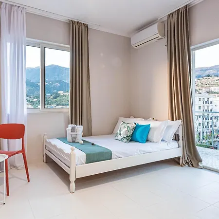 Apartment 13 - Central, Access *